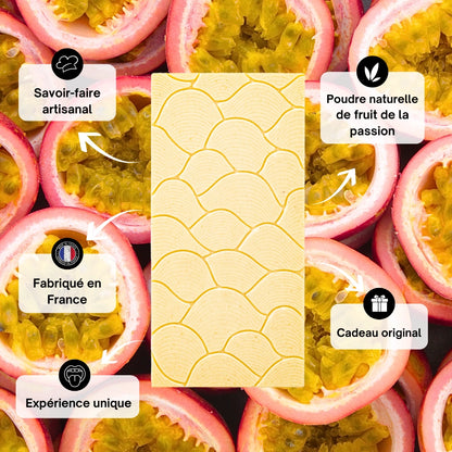 Tablette chocolat blanc, chocolat fruité, tablette exotique, fruit de la passion, tablette acidulée, création gourmande, chocolat onctueux, saveur tropicale, tablette blanche élégante.
